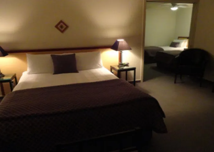 280 & 284 - Refurbished Modern Motel 5*