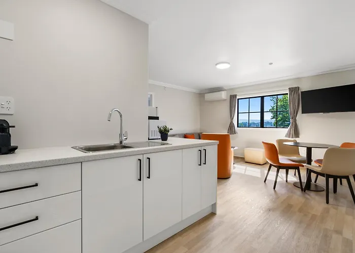 Motel 280 & 284 - Refurbished Modern 5*