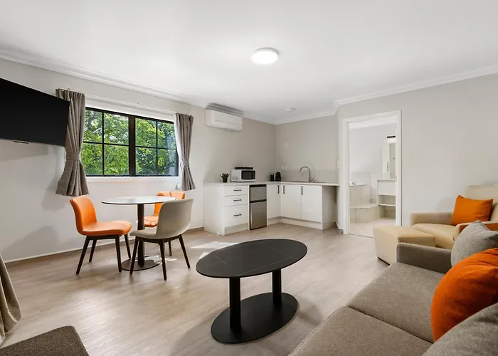 280 & 284 - Refurbished Modern 5*