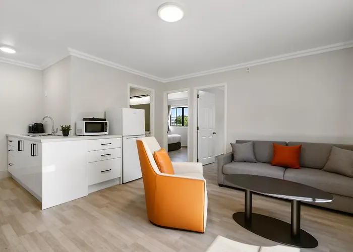 280 & 284 - Refurbished Modern Motel 5*