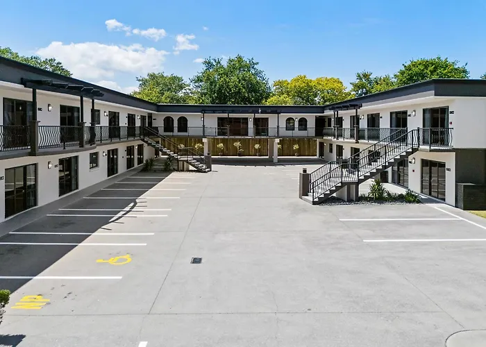 Motel 280 & 284 - Refurbished Modern 5*