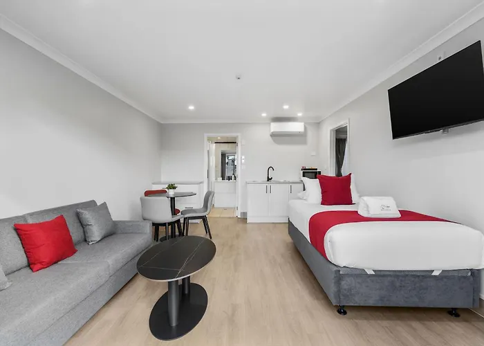 280 & 284 - Refurbished Modern Motel 5*