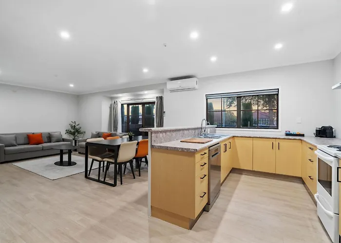 Motel 280 & 284 - Refurbished Modern 5*