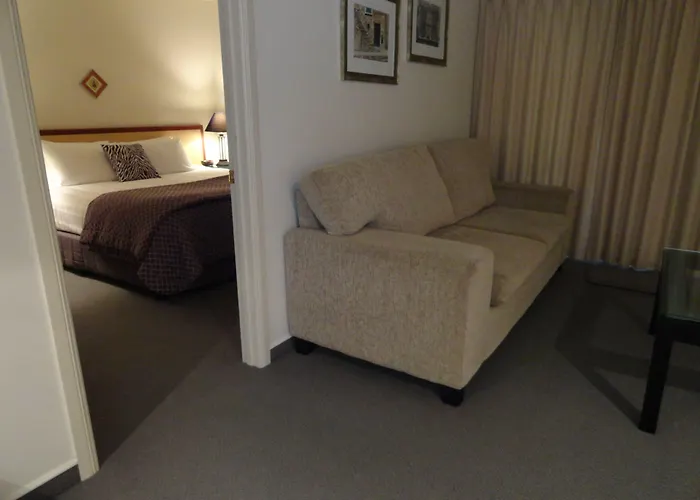 Motel 280 & 284 - Refurbished Modern