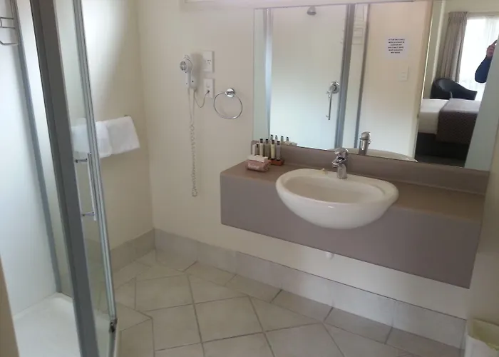 Motel 280 & 284 - Refurbished Modern 5*