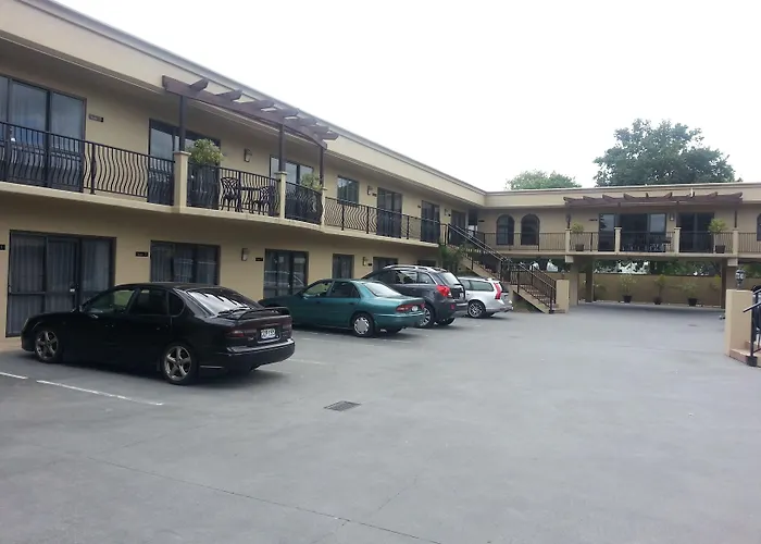 Motel 280 & 284 - Refurbished Modern 5*