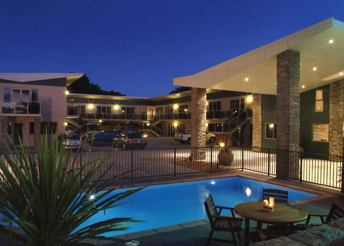280 & 284 - Refurbished Modern Motel 5*