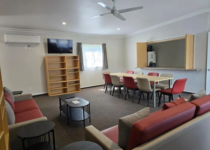 Motel 280 & 284 - Refurbished Modern